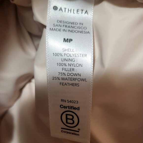 Athleta Downtown Pink Floral Printed Down Puffer Jacket Size Medium Petite - Picture 7 of 7